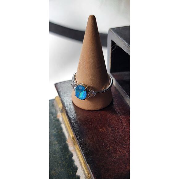 Stunning Rhodium-Plated Size 10.5 Ring with Blue Gemstone and Diamond Accents - Picture 11 of 12